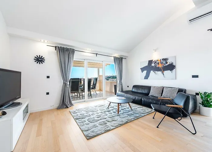Vista Deluxe Apartment
