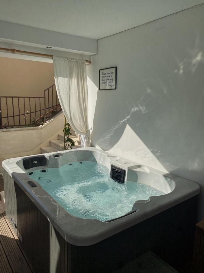 Vista Deluxe Apartment