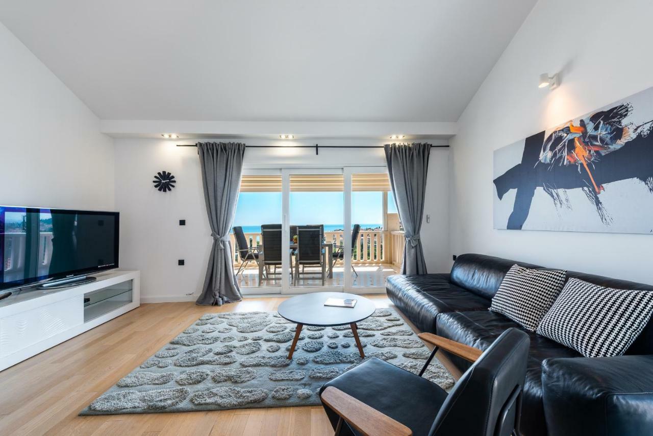 Vista Deluxe Apartment